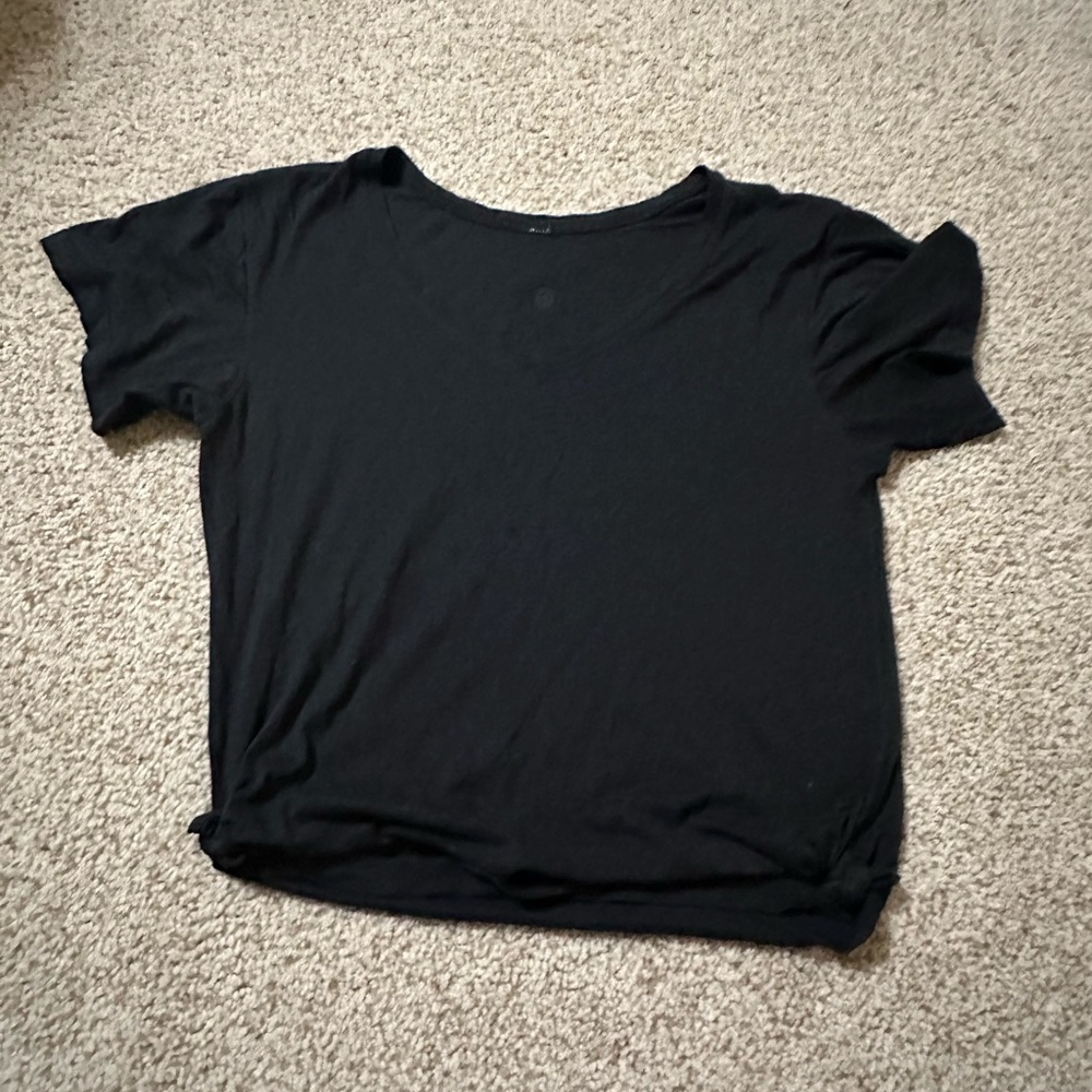 Lululemon tee - Picture 2 of 2